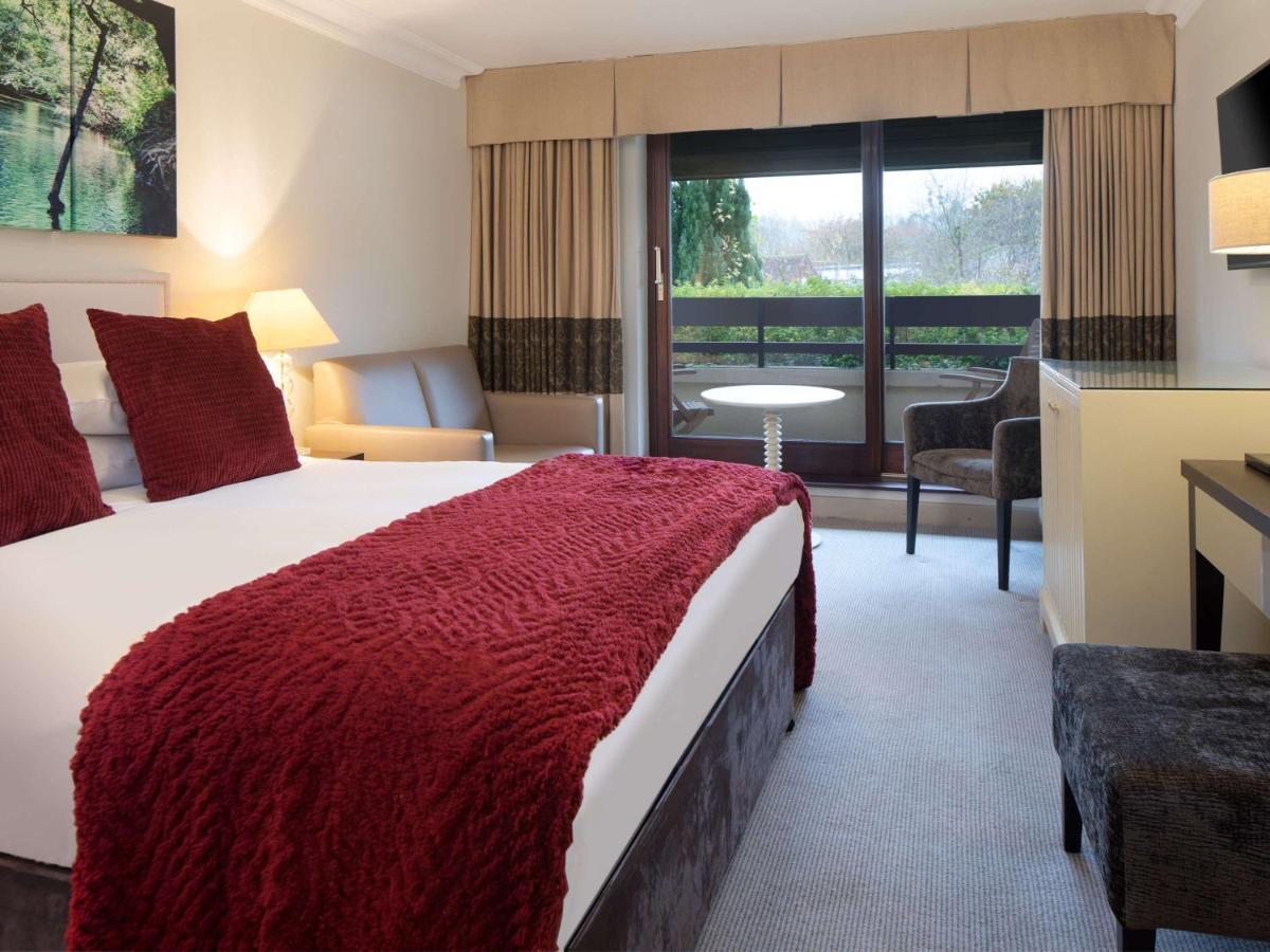 Sunday Box Hill Burford Bridge Hotel Dorking Buitenkant foto