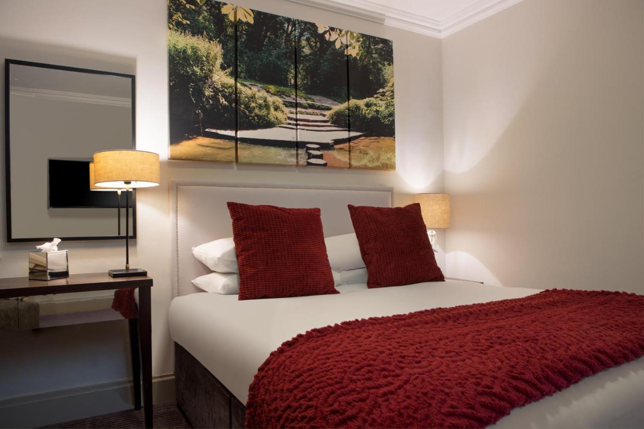 Sunday Box Hill Burford Bridge Hotel Dorking Buitenkant foto