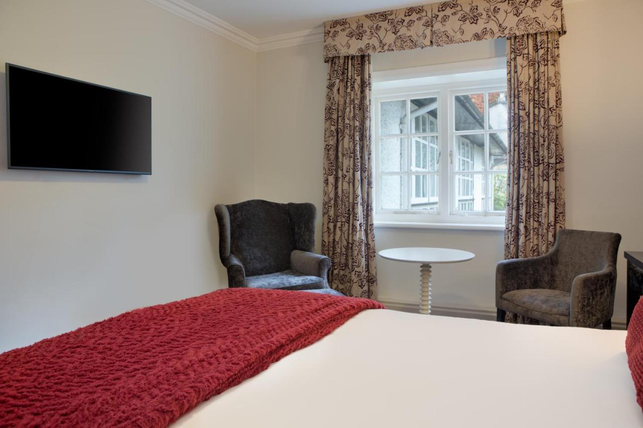 Sunday Box Hill Burford Bridge Hotel Dorking Buitenkant foto