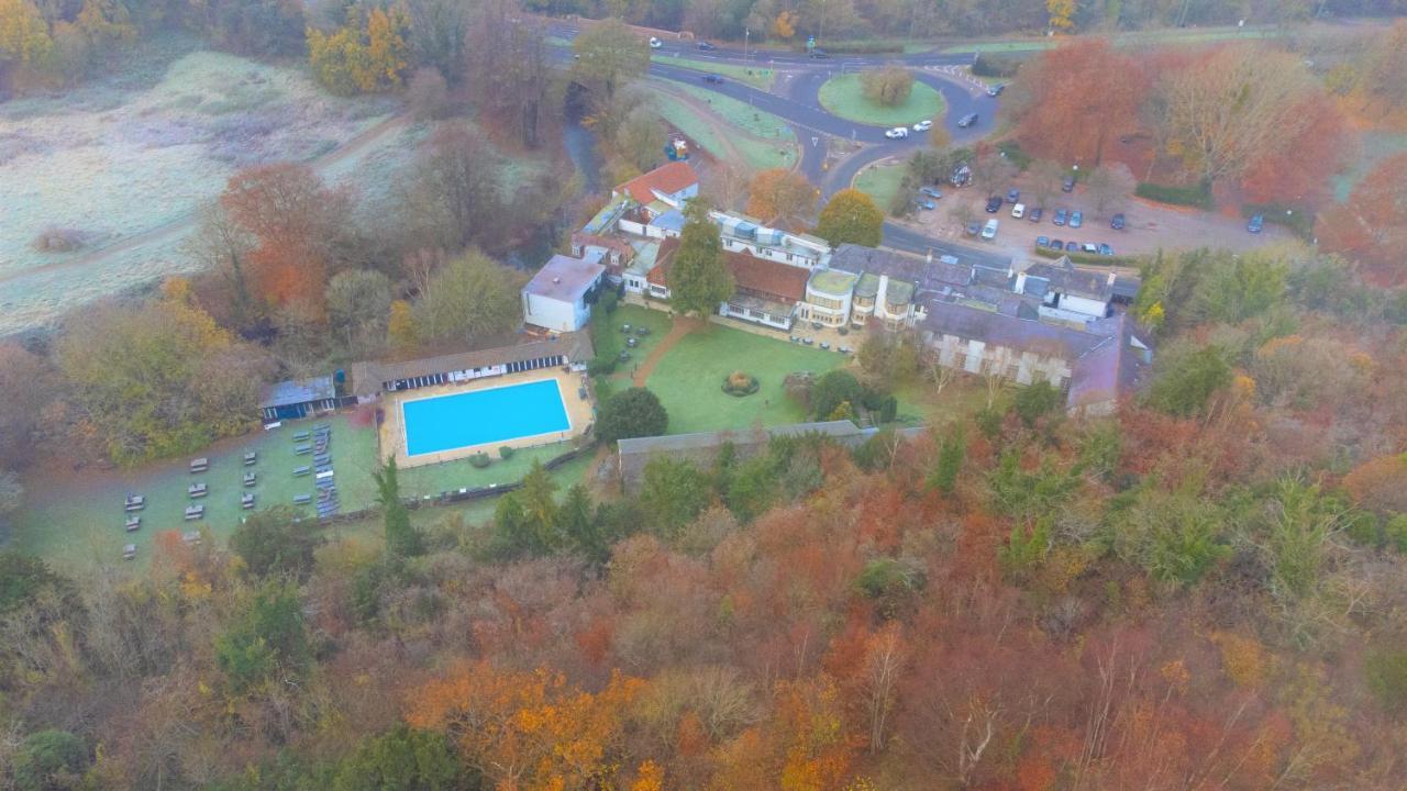Sunday Box Hill Burford Bridge Hotel Dorking Buitenkant foto