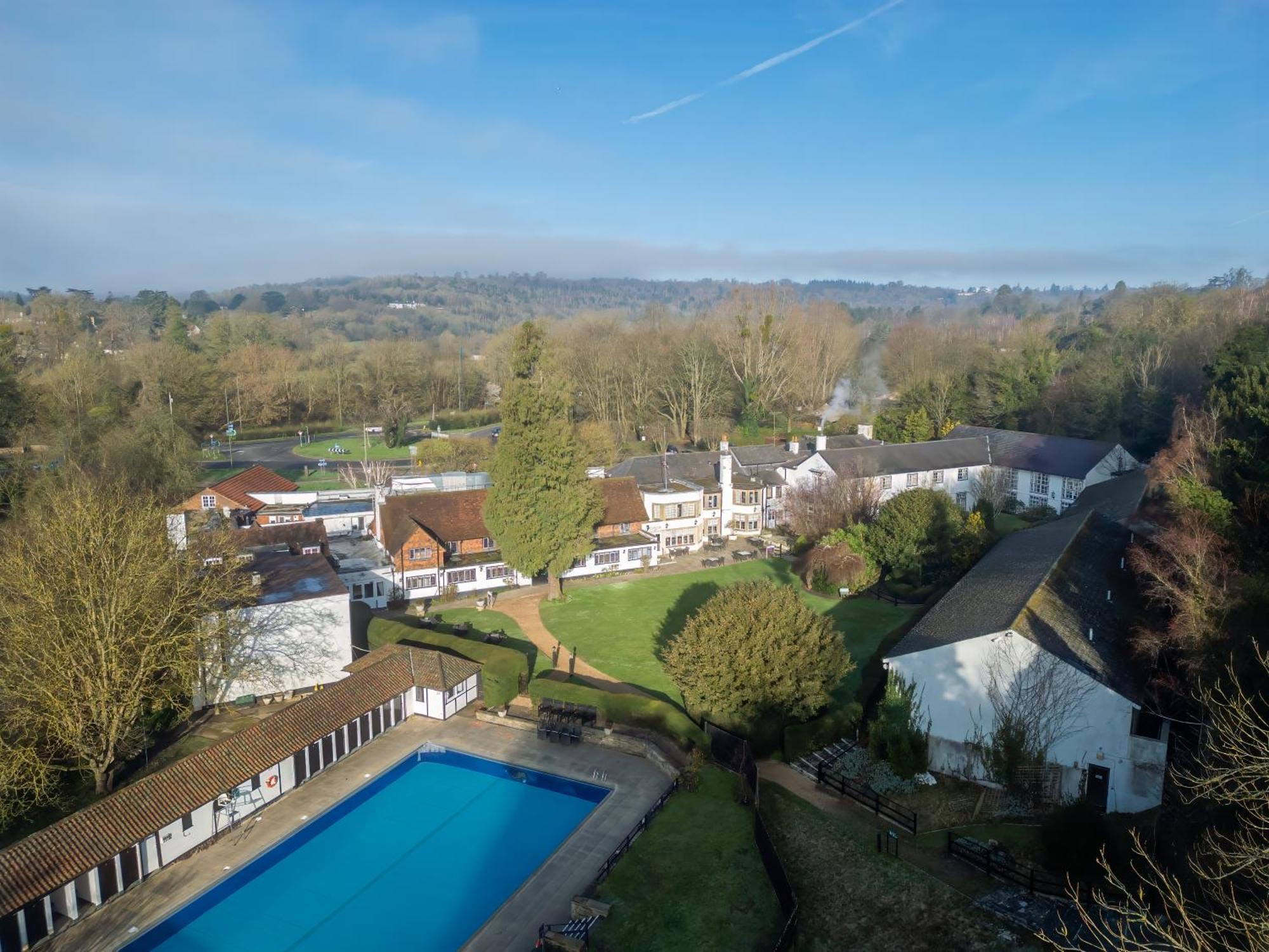 Sunday Box Hill Burford Bridge Hotel Dorking Buitenkant foto