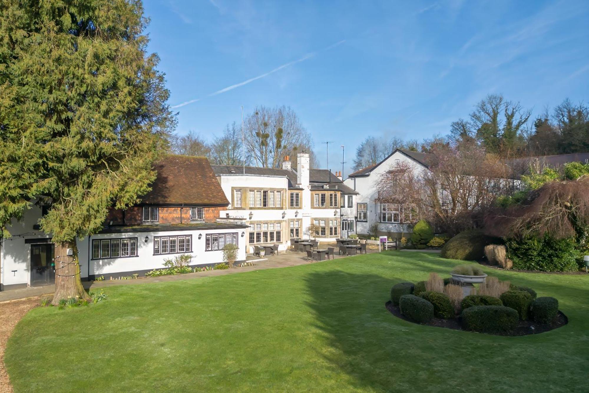 Sunday Box Hill Burford Bridge Hotel Dorking Buitenkant foto