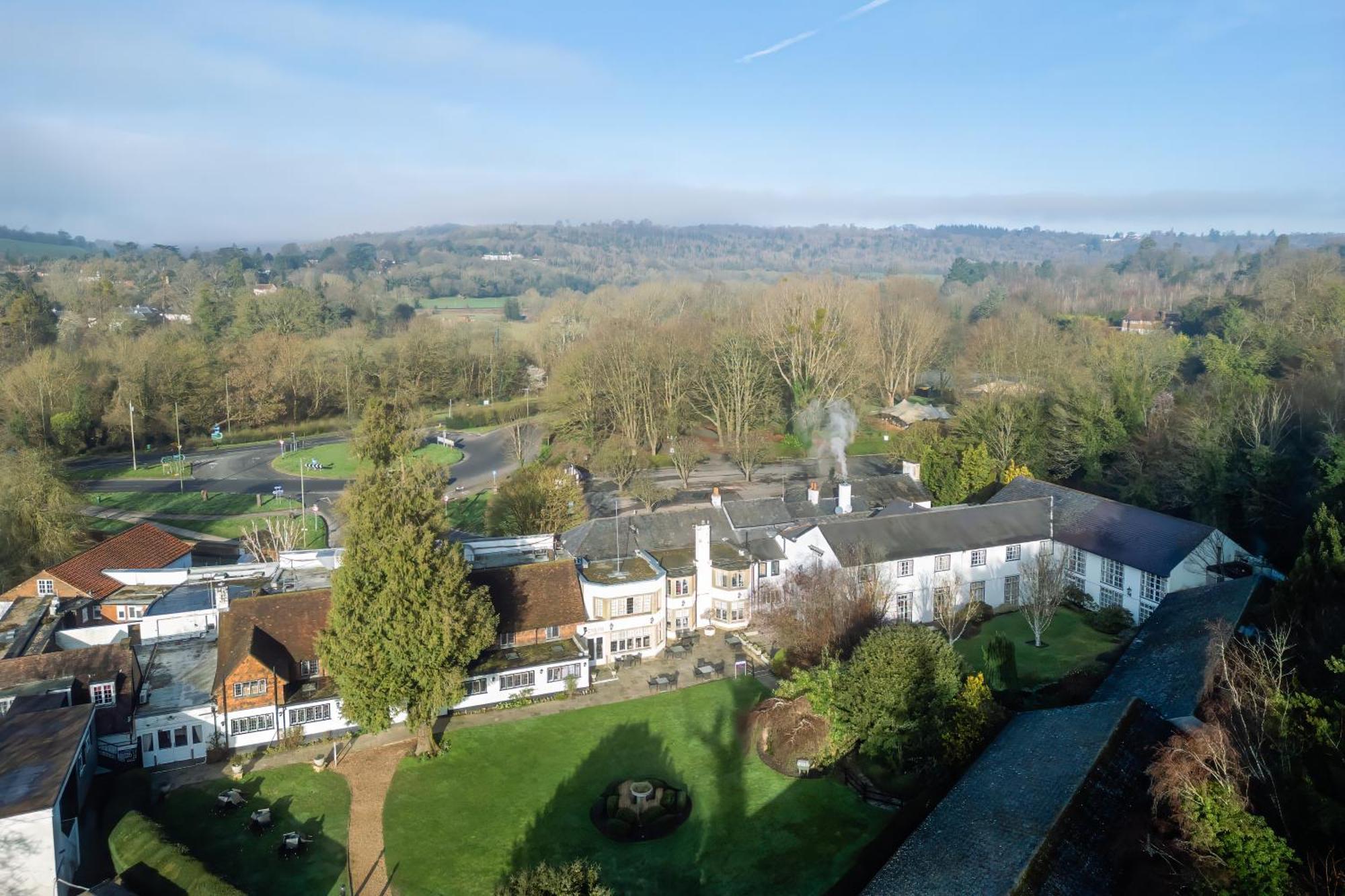 Sunday Box Hill Burford Bridge Hotel Dorking Buitenkant foto