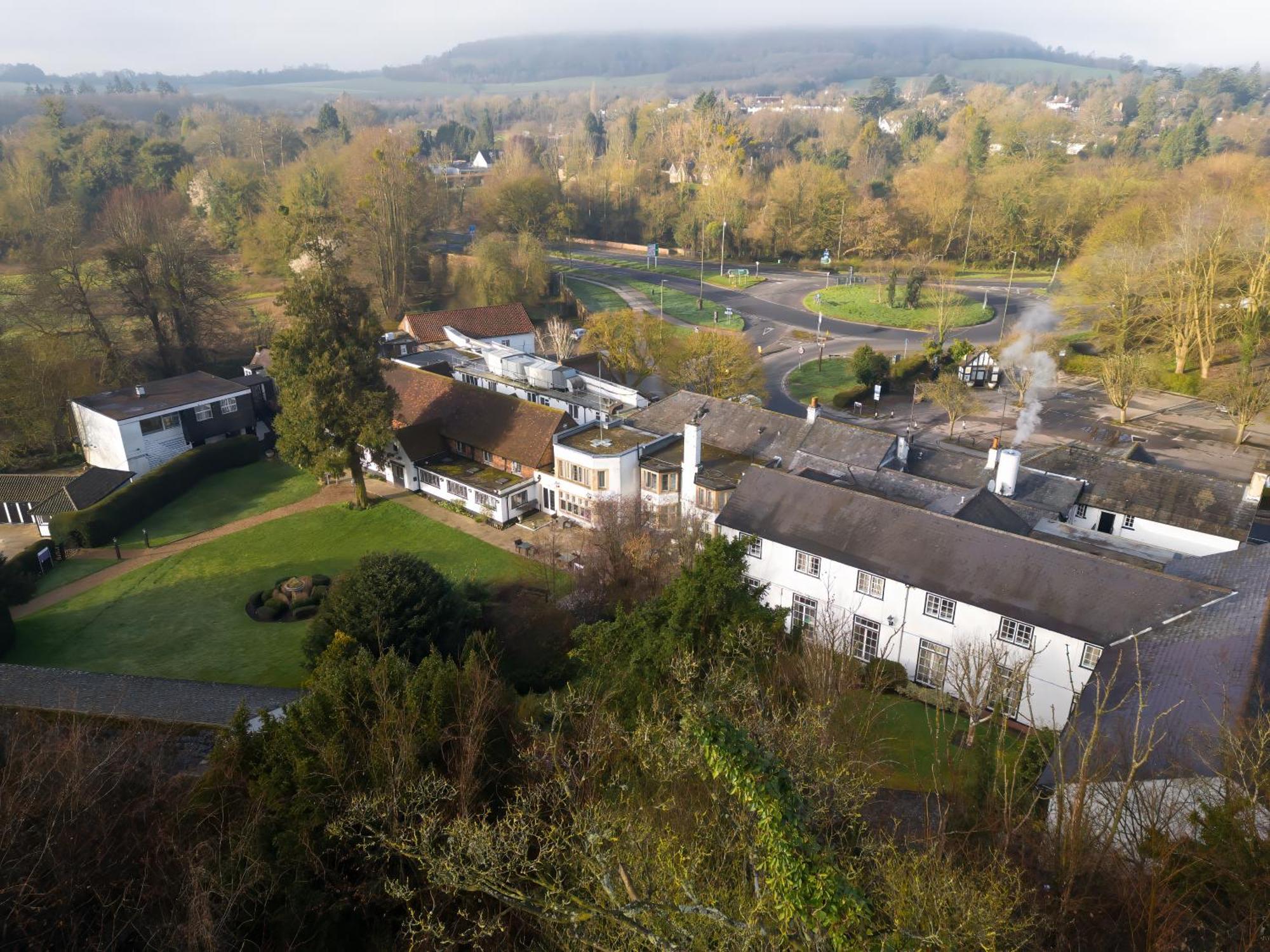 Sunday Box Hill Burford Bridge Hotel Dorking Buitenkant foto