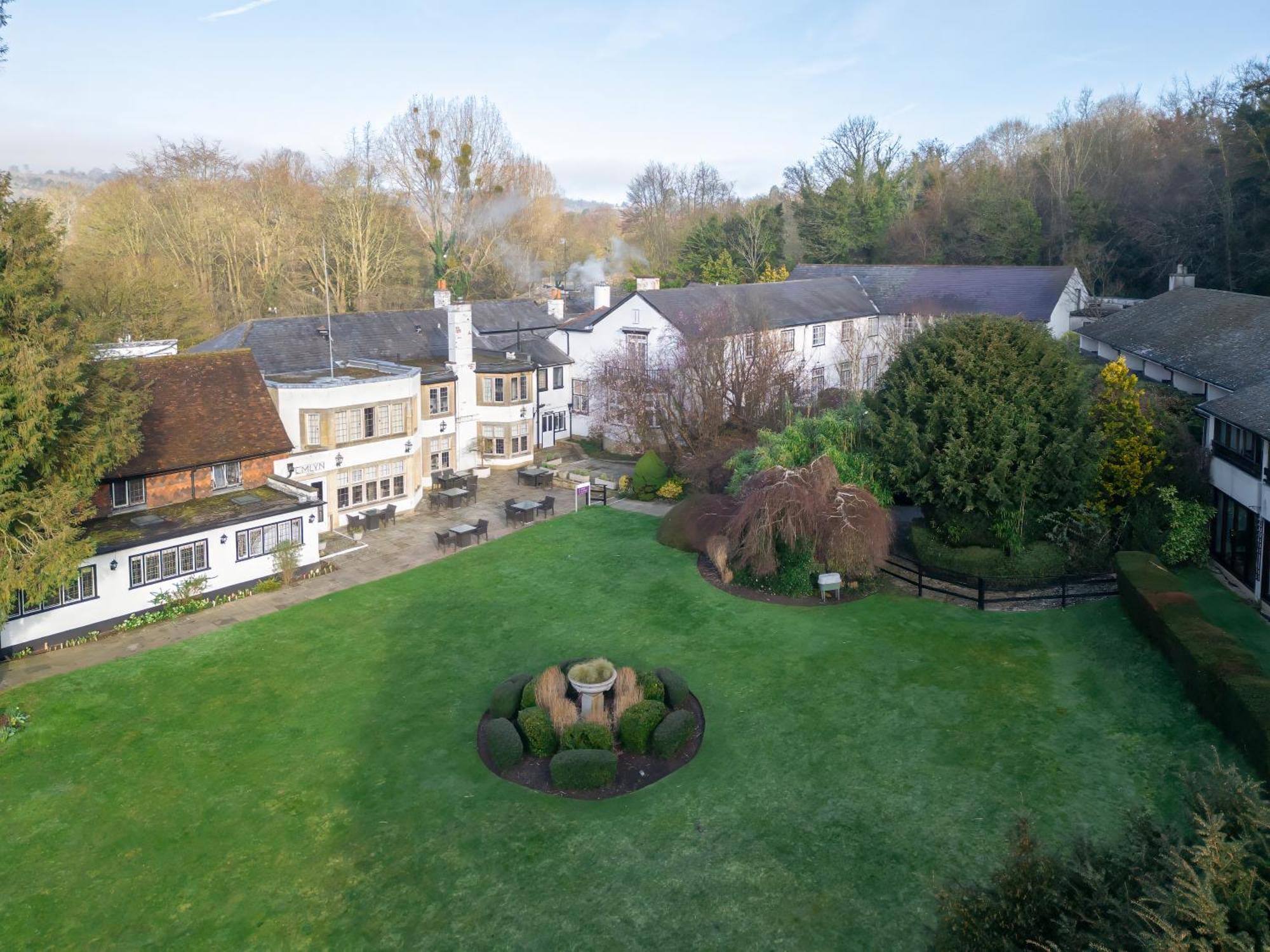 Sunday Box Hill Burford Bridge Hotel Dorking Buitenkant foto