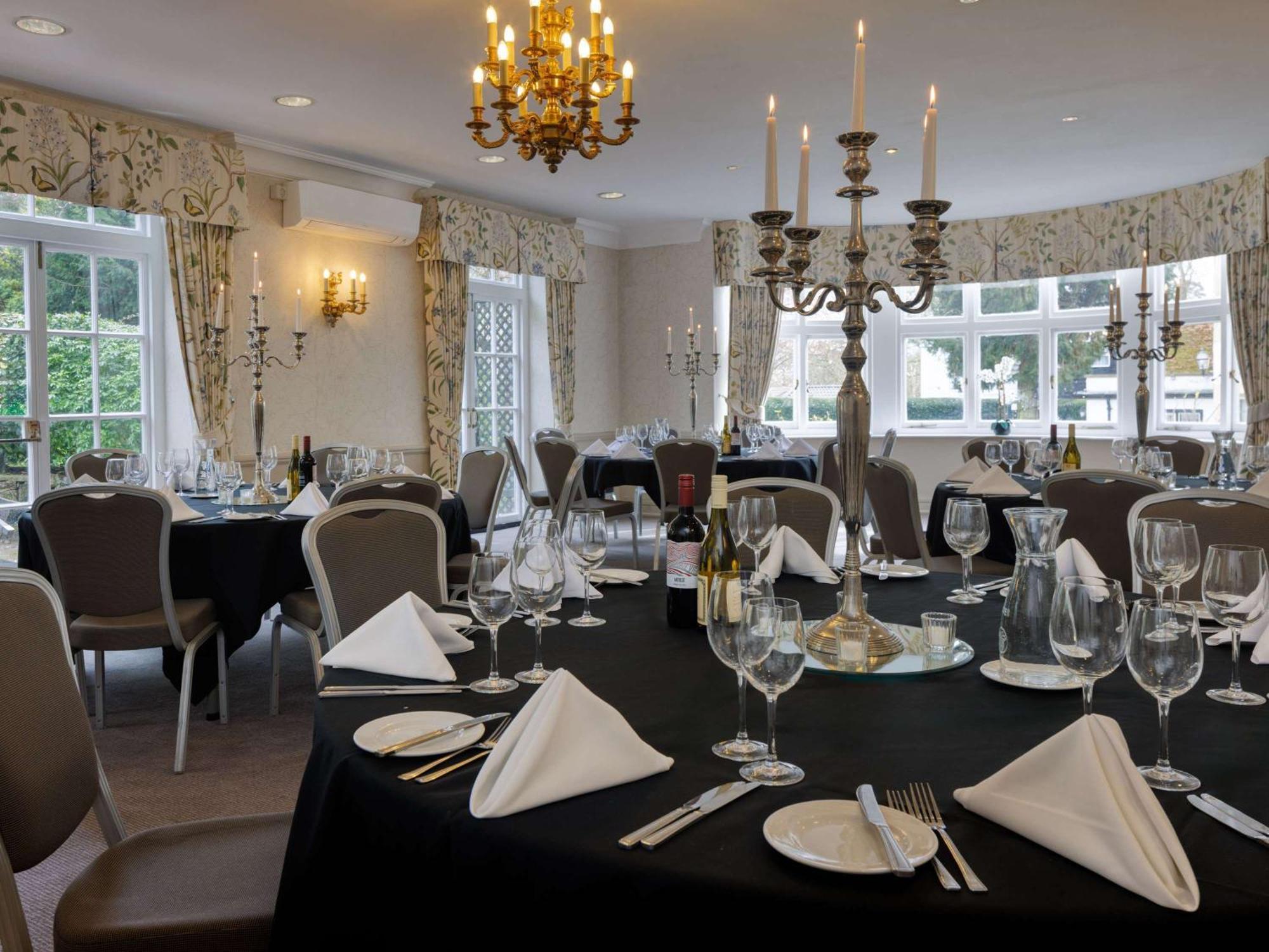 Sunday Box Hill Burford Bridge Hotel Dorking Buitenkant foto