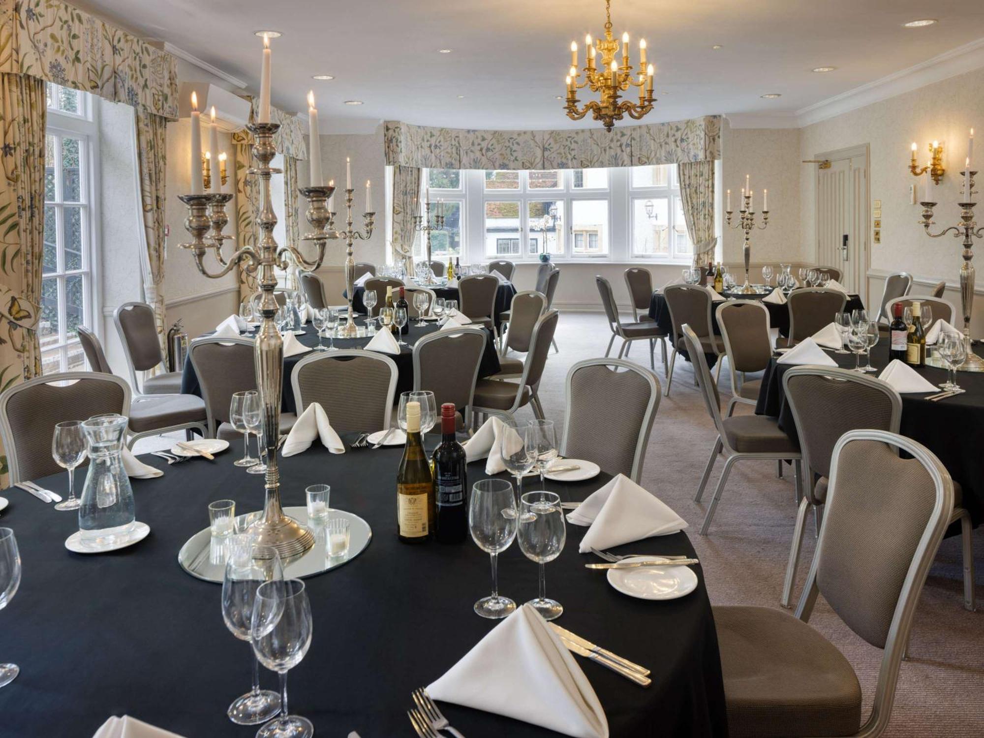 Sunday Box Hill Burford Bridge Hotel Dorking Buitenkant foto