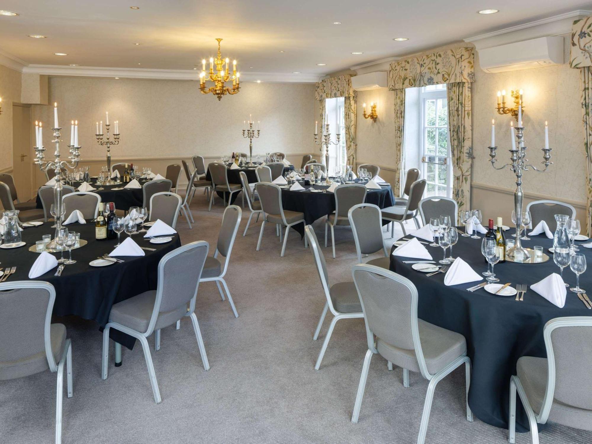 Sunday Box Hill Burford Bridge Hotel Dorking Buitenkant foto