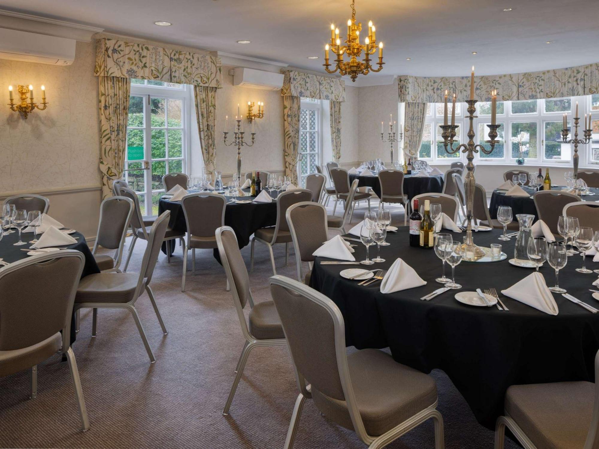 Sunday Box Hill Burford Bridge Hotel Dorking Buitenkant foto