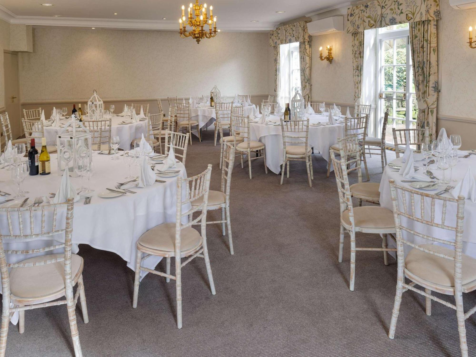 Sunday Box Hill Burford Bridge Hotel Dorking Buitenkant foto