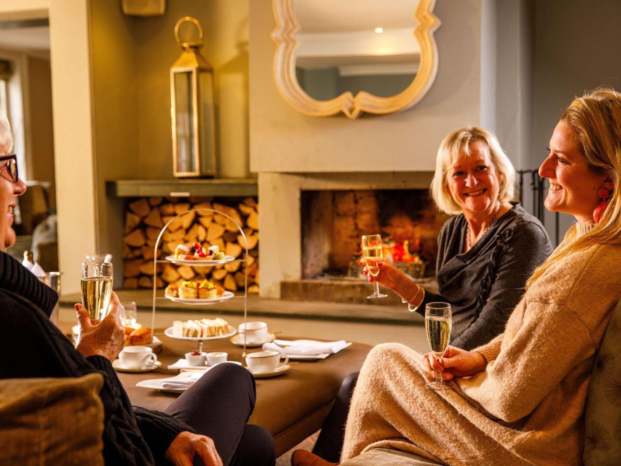 Sunday Box Hill Burford Bridge Hotel Dorking Buitenkant foto