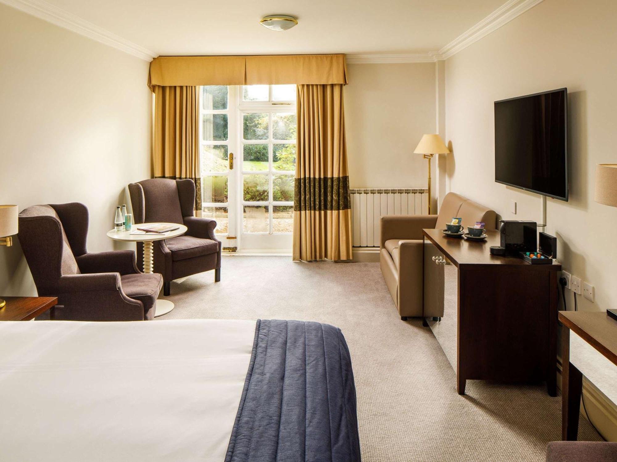 Sunday Box Hill Burford Bridge Hotel Dorking Buitenkant foto
