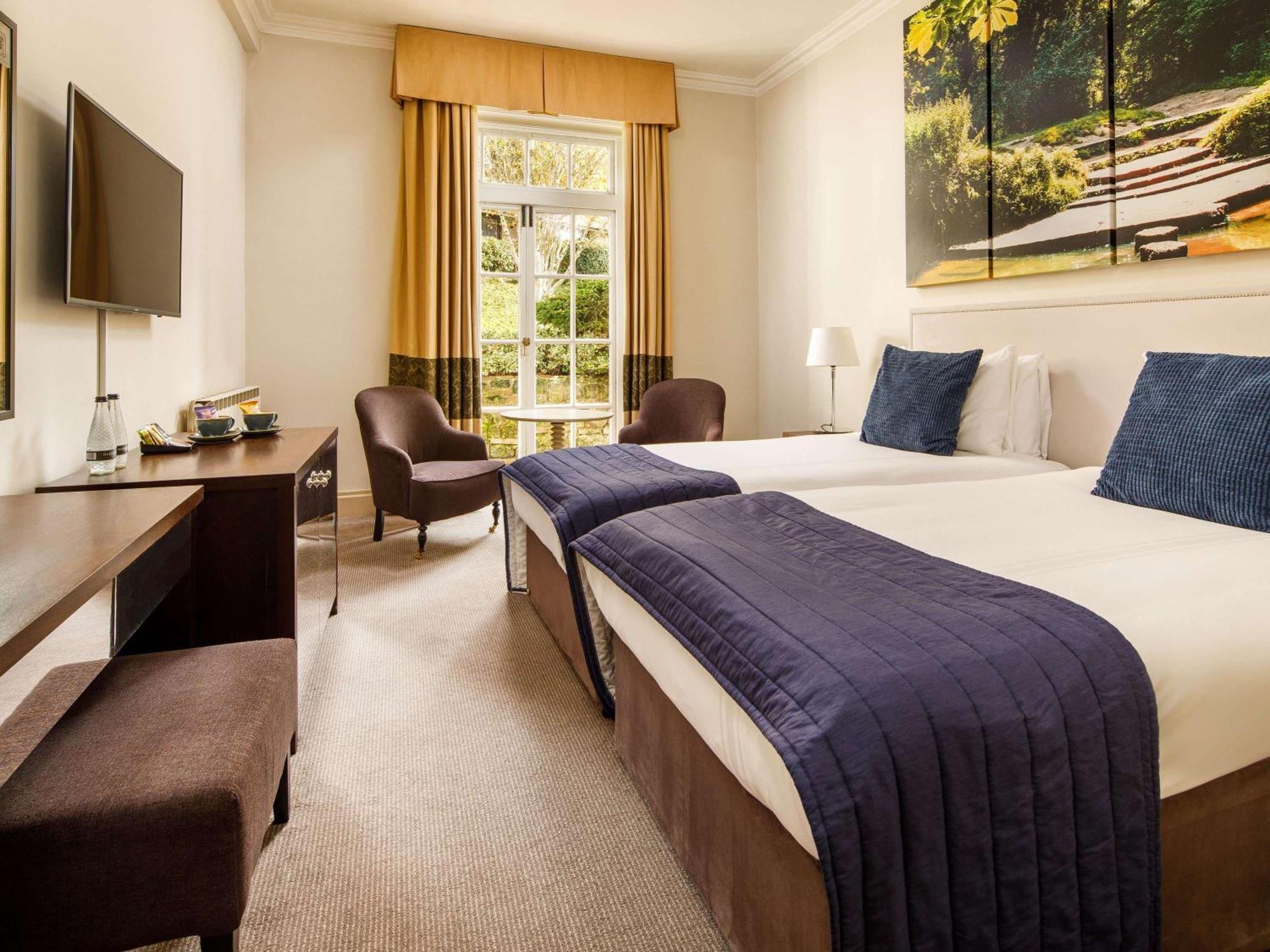 Sunday Box Hill Burford Bridge Hotel Dorking Buitenkant foto