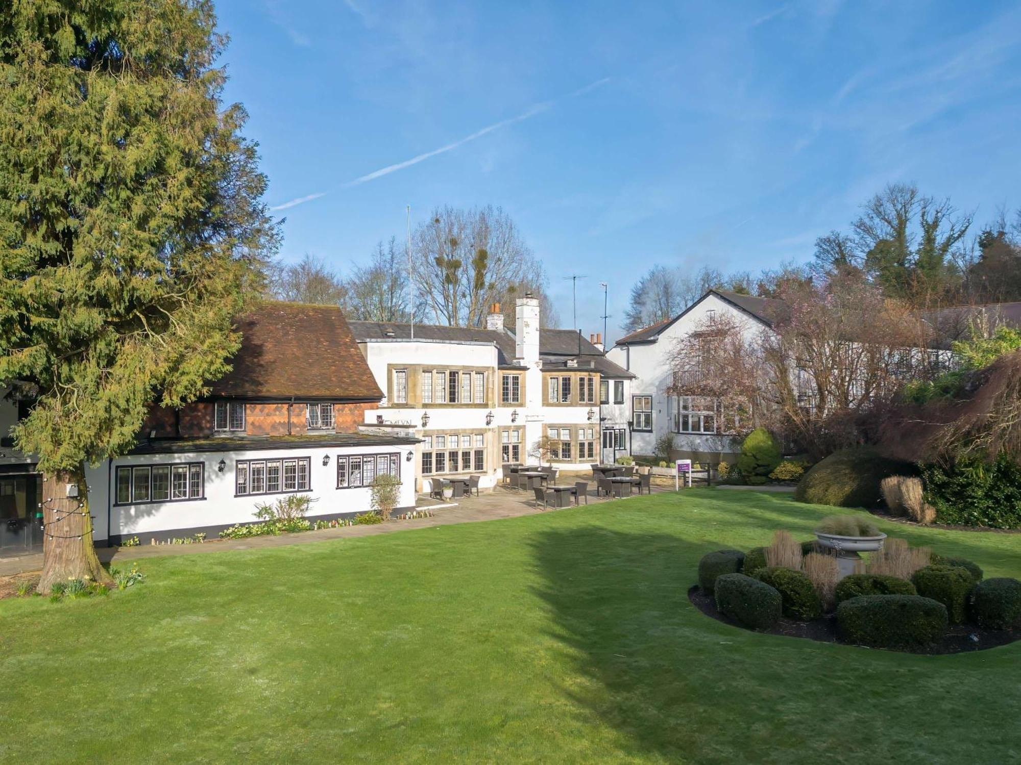 Sunday Box Hill Burford Bridge Hotel Dorking Buitenkant foto