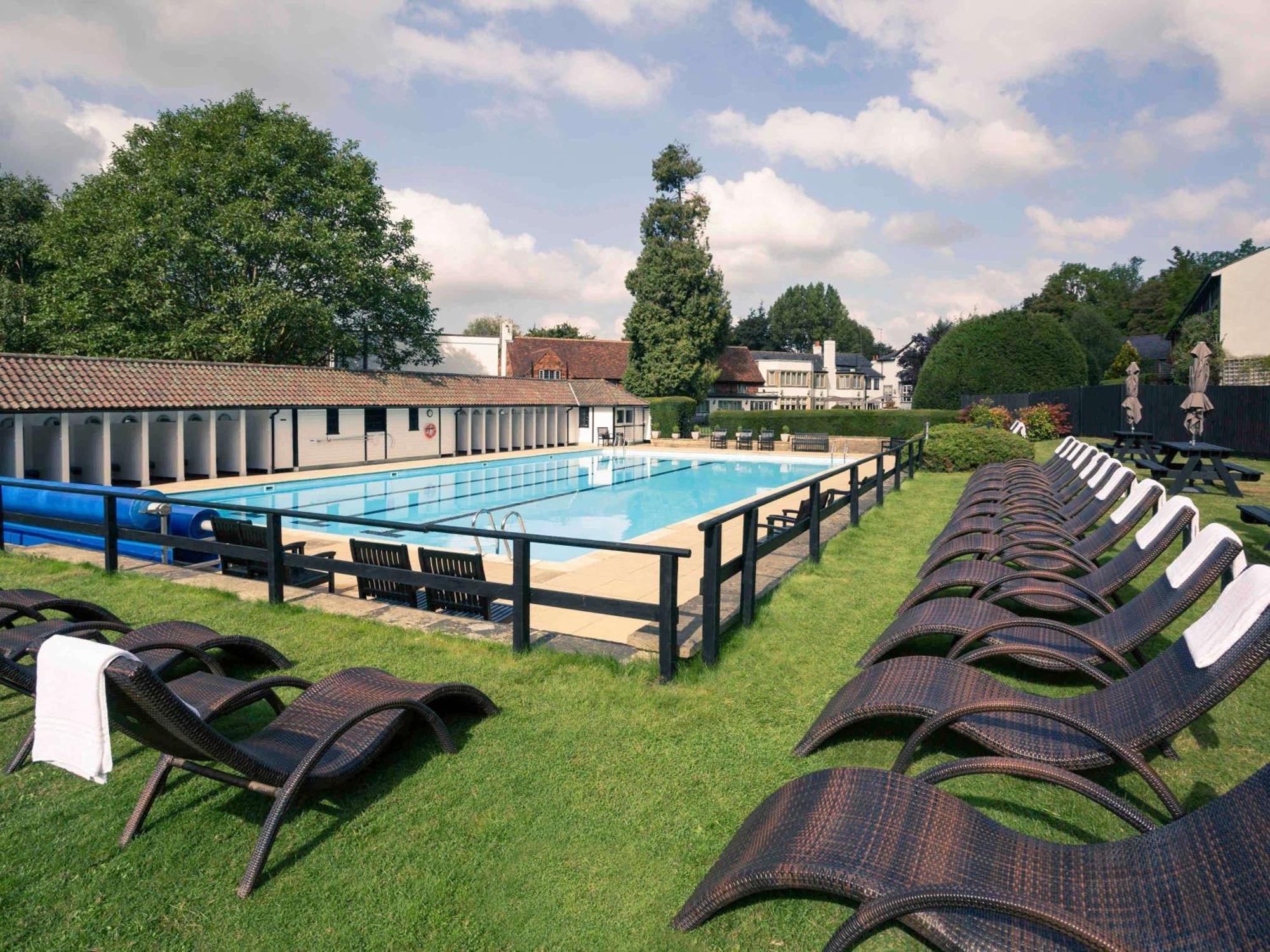 Sunday Box Hill Burford Bridge Hotel Dorking Buitenkant foto