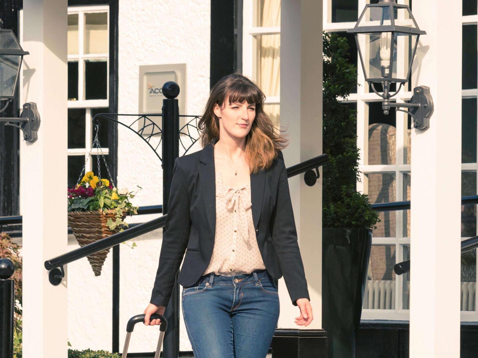 Sunday Box Hill Burford Bridge Hotel Dorking Buitenkant foto