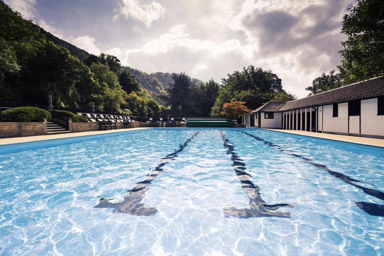 Sunday Box Hill Burford Bridge Hotel Dorking Buitenkant foto