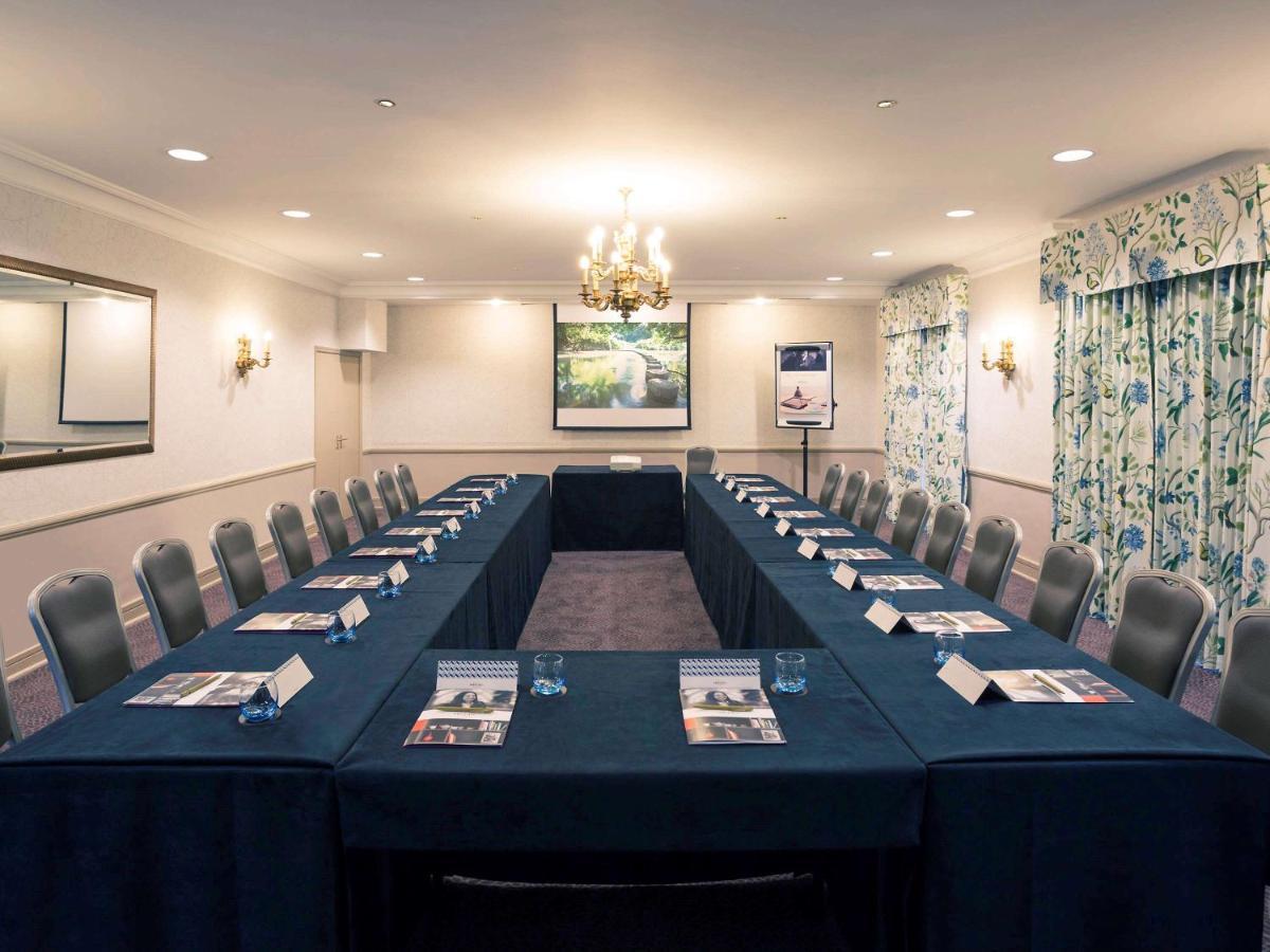 Sunday Box Hill Burford Bridge Hotel Dorking Buitenkant foto